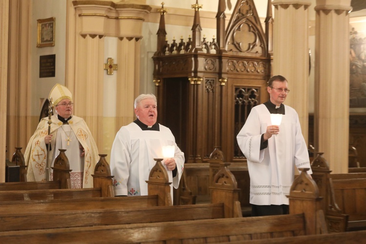 Bp Janusz Mastalski u św. abp. Bilczewskiego w Wilamowicach