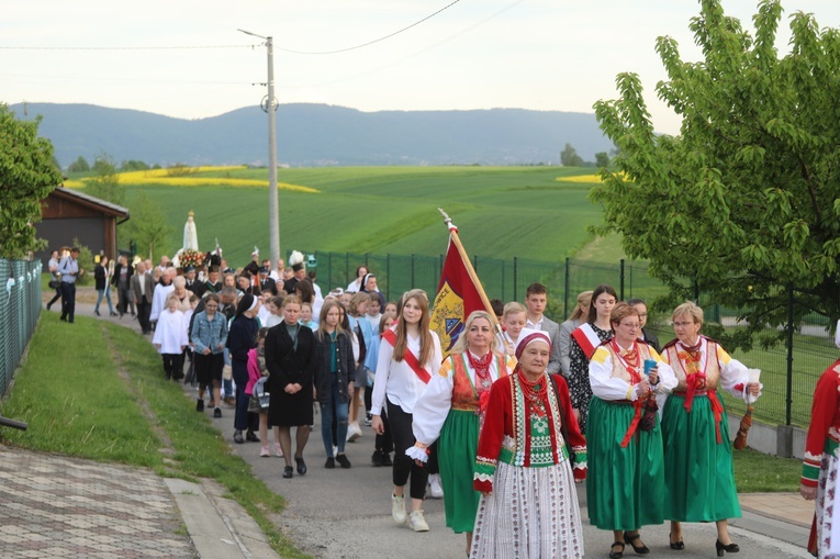 Bp Janusz Mastalski u św. abp. Bilczewskiego w Wilamowicach