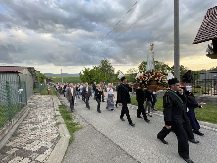 Bp Janusz Mastalski u św. abp. Bilczewskiego w Wilamowicach