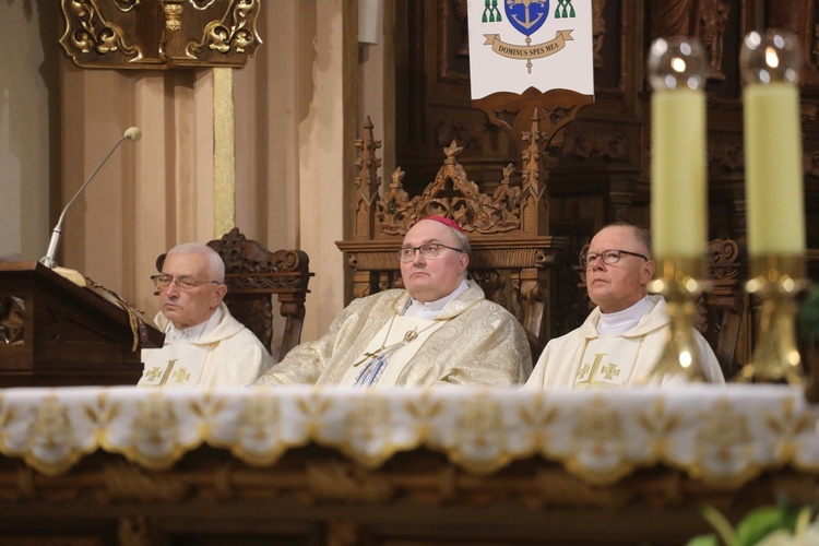 Bp Janusz Mastalski u św. abp. Bilczewskiego w Wilamowicach