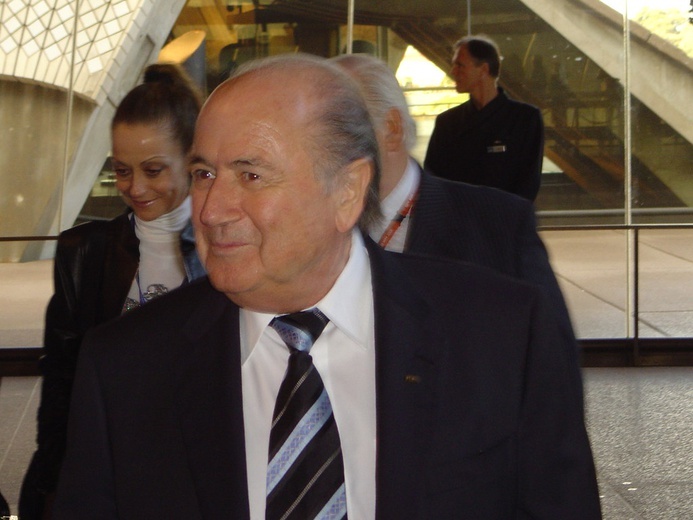 Były szef FIFA Blatter odrzucił oskarżenia o przyjmowanie "prezentów seksualnych"