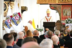 ▼	Eucharystii w bazylice Mariackiej przewodniczył metropolita gdański.