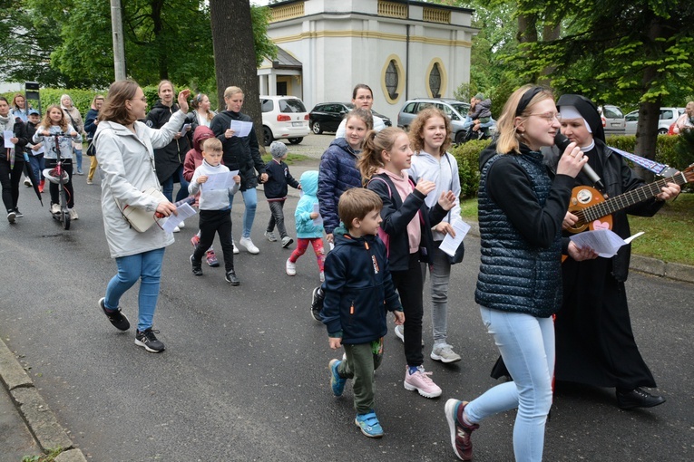 Olesno. Dzieci na "Majówce w drodze"