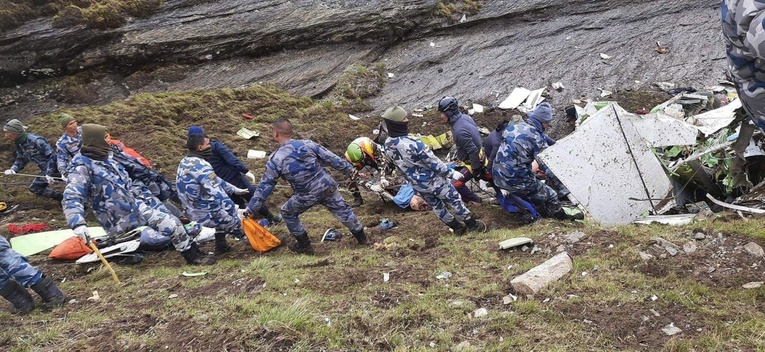 Nepal: Ratownicy wydobyli ciała 21 ofiar katastrofy samolotu