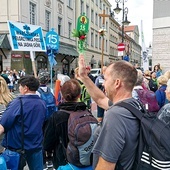 ▲	Wiele duchowych i fizycznych łask związanych jest z tradycją pielgrzymowania z zakonnikami na Jasną Górę.  Za ok. 60 dni wyruszą oni na szlak po raz 311.