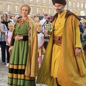 ▲	Stefan Batory z żoną Anną Jagiellonką znów zawitają w stolicy.