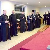 Na spotkanie przyjechali księża, którzy poprowadzą pielgrzymów w pięciu kolumnach.