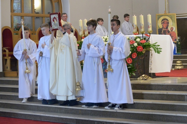 Radomscy kapłani pielgrzymowali do skarżyskiej Ostrej Bramy