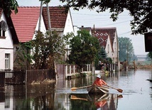 Tablice, powódź i lotnicy