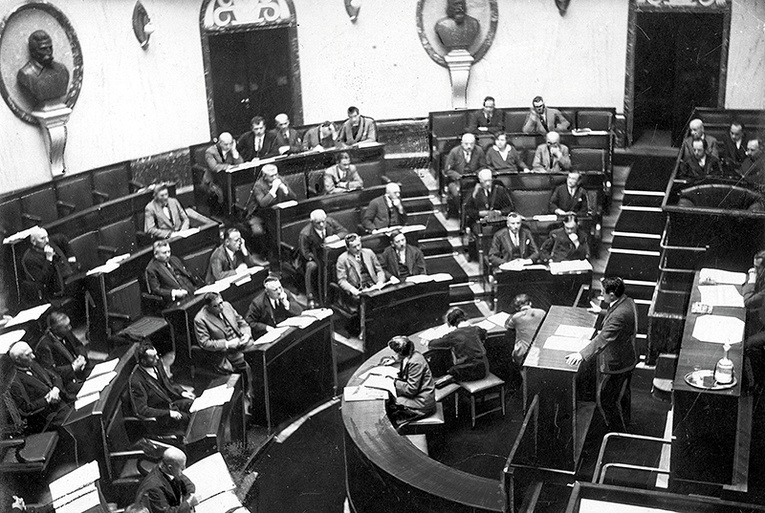 Posiedzenie Sejmu Śląskiego, na którym wojewoda śląski Michał Grażyński przedłożył budżet województwa śląskiego na lata 1930/1931.