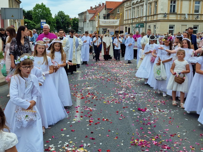 Boże Ciało w parafii Wniebowzięcia NMP w Bielawie