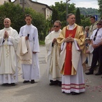 Procesja eucharystyczna w Kudowie-Zdroju z bp. Adamem Bałabuchem