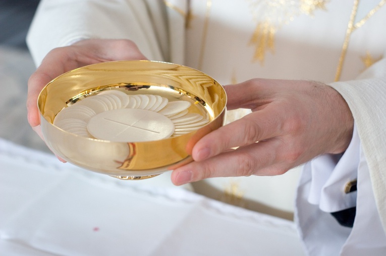 Franciszek: Eucharystia nie tylko karmi, lecz także nasyca