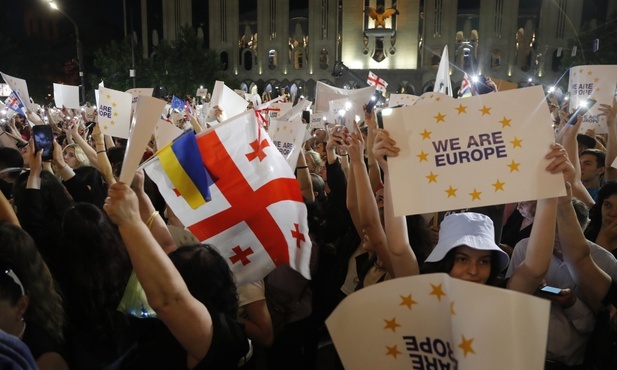 Dziesiątki tysięcy demonstrantów domagały się przyjęcia Gruzji do UE