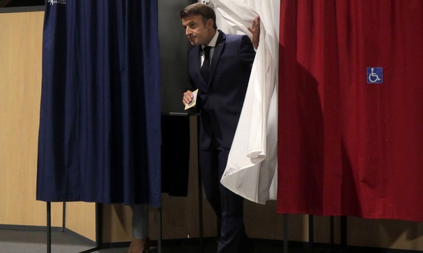 Prezydent Macron odrzucił dymisję premier Borne