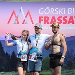 Biegacze od bł. Frassatiego na finiszu górskiego półmaratonu w Międzybrodziu Bialskim - 2022