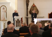 Księża odebrali dekrety w kaplicy kurii diecezjalnej.