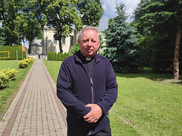 Ksiądz Janusz Świtaj jest tu proboszczem od 7 lat.