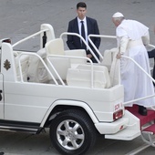 Franciszek: Od trzech dni jestem w stanie chodzić