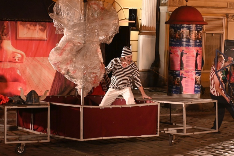 Płonąca żyrafa i „Trzy Oblicza Salvadora Dali” drugiego dnia Festiwalu Teatru Otwartego
