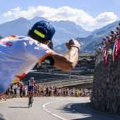 Tour de France - peleton wjeżdża w Alpy