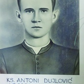 Jeden z wizerunków ks. Antoniego, który mieści się w kościele pw. Narodzenia NMP w Ocicach.
