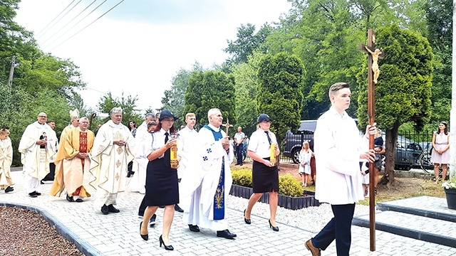Procesja do świątyni 3 lipca z udziałem metropolity lubelskiego.