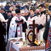 Ks. Igor Hubacz podczas uroczystości Jordanu.