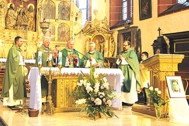 ▲	Eucharystii przewodniczył ordynariusz radomski. 