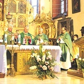 ▲	Eucharystii przewodniczył ordynariusz radomski. 