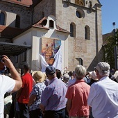 Podczas beatyfikacji odsłonięto wizerunek nowego błogosławionego.