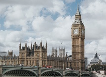 W. Brytania: Izba Gmin przyjęła projekt ustawy zmieniającej protokół północnoirlandzki