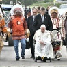 Papież z rdzennymi mieszkańcami Kanady