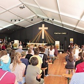 	Cykliczne wydarzenie organizowane  przez wspólnotę Emmanuel po raz pierwszy odbywa się w Laskach.