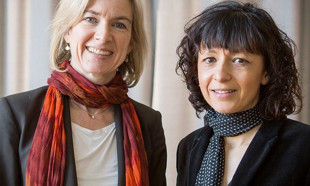 Jennifer Doudna (z lewej) i Emmanuelle Charpentier – twórczynie metody CRISPR, umożliwiającej leczenie rzadkich chorób genetycznych.