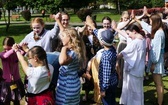 Wakacyjny Dzień Wspólnoty Oazy w Rajczy - II turnus 2022, cz. 1 - spotkanie w parku