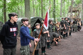Prawie 150 harcerzy spędziło miesiąc na obozie niedaleko Polanowa