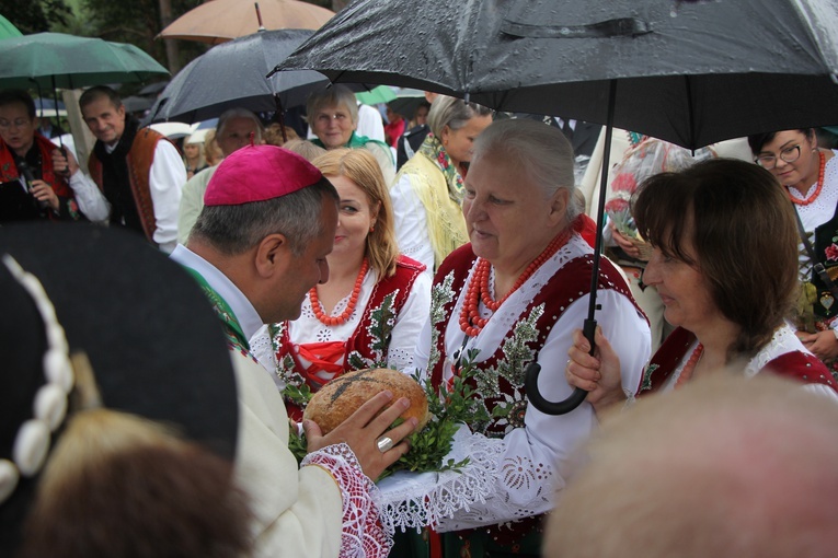 Ochotnica Górna. Poświęcenie odnowionego krzyża