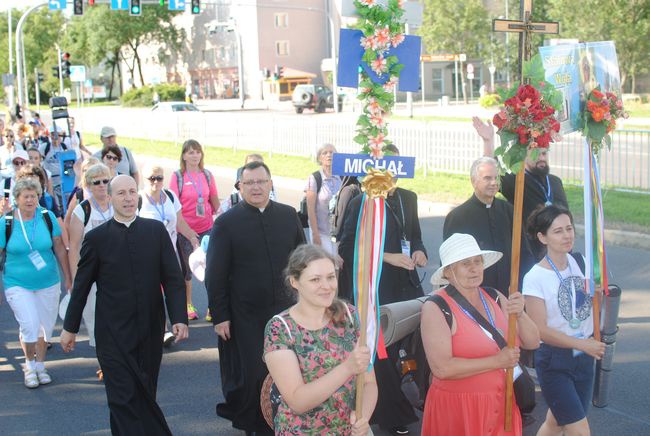 Wyjście stalowowolskiej pielgrzymki na Jasną Górę.