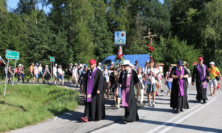 Pątnicy mają do pokonania około 270 km.