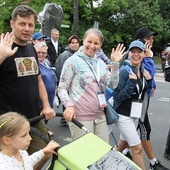 Pielgrzymi z wielu rejonów diecezji wyruszyli na Jasną Górę z Wilamowic przed południem 6 sierpnia.