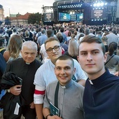 ▲	Podczas koncertu z rektorem ks. Markiem Adamczykiem.