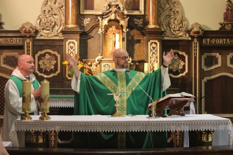 O. Tomaszczuk w czasie jednej ze Mszy św. w miejscowej kaplicy.