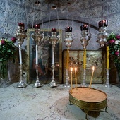 Grób Maryi znajdował się w dolinie Cedronu. Dziś mieści się w kościele należącym do Greków i Ormian.
