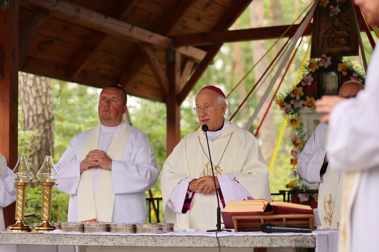 Czwartego dnia Eucharystii przewodniczył pasterz diecezji.