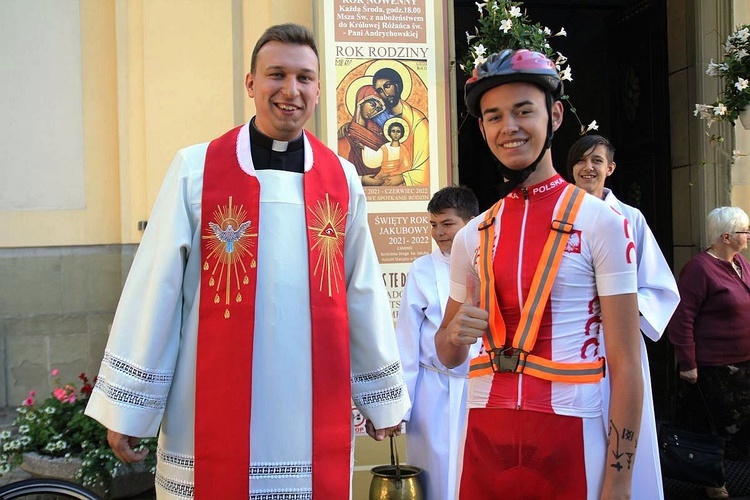 Ks. Wojciech Olesiński i Jakub Adamus - jeden z grupowych pielgrzymki i... kandydat do seminarium duchownego.