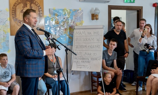 Minister edukacji odwiedził polonijny obóz w Kazimierzu Dolnym. 