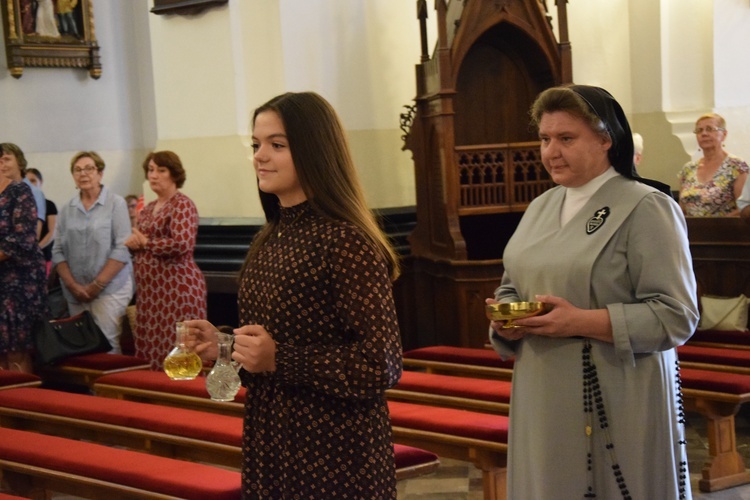 Wprowadzenie relikwii bł. ks. Jerzego Popiełuszki do parafii w Kutnie
