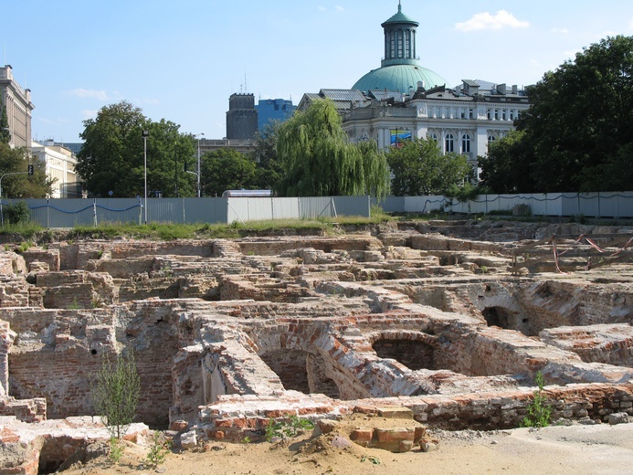Wykopaliska archeologiczne w 2006 r. były prowadzone tylko pod częścią dawnej pałacowej zabudowy.