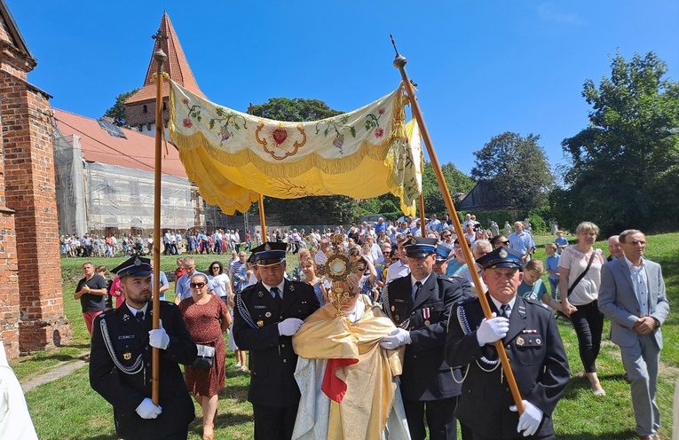 Procesja eucharystyczna.